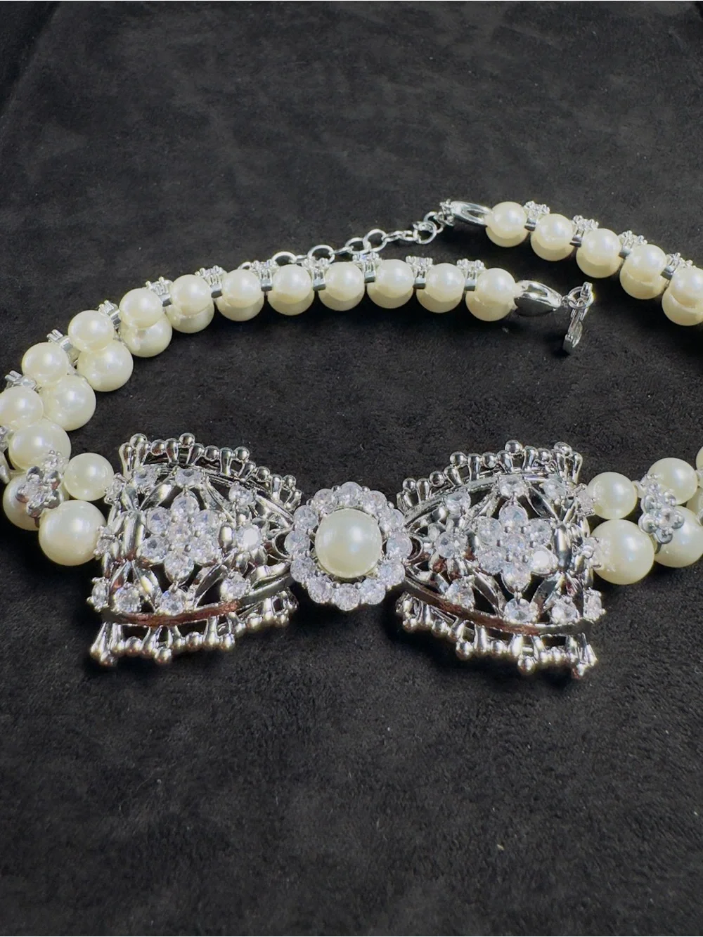 Elegant Pearl Bow Statement Necklace - White